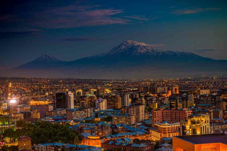 Read more about the article Արդյո՞ք Հայաստանը լավ վայր է գիշերային կյանքի համար:
